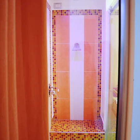 Malu' Oda ve Kahvaltı 4*